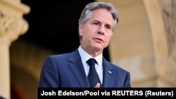 Menteri Luar Negeri AS Antony Blinken menjawab pertanyaan awak media di Universitas Stanford, California, pada 17 Oktober 2022. (Foto: Pool via Reuters/Josh Edelson)