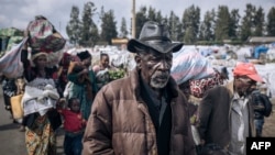 Des personnes déplacées par la guerre fuient vers la ville de Goma, dans l'est de la République démocratique du Congo.