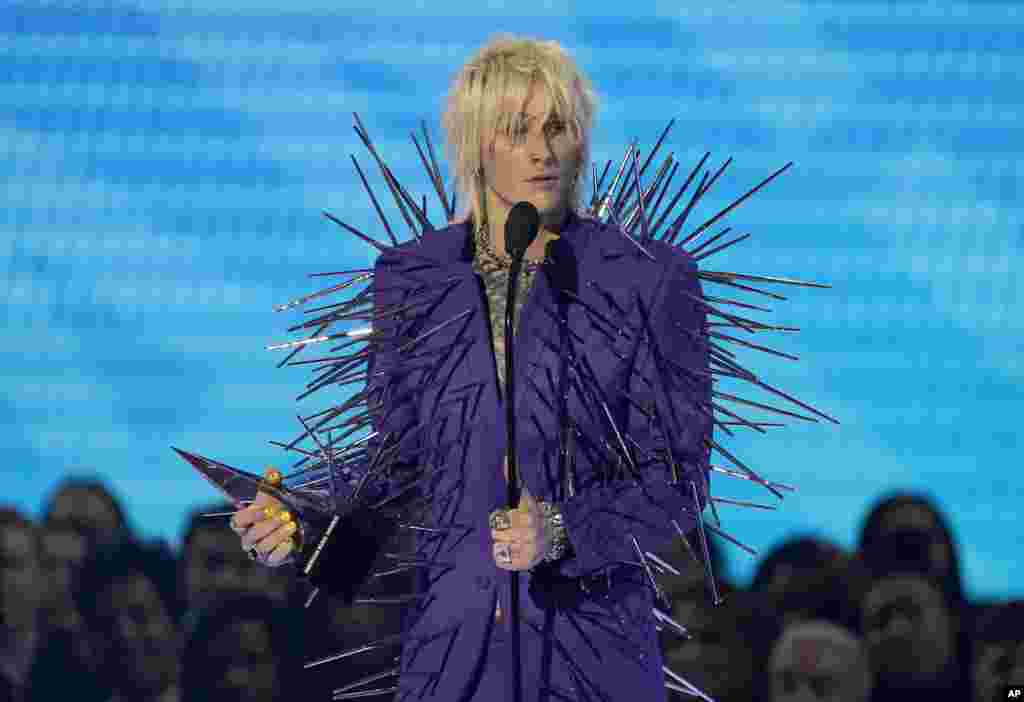 Machine Gun Kelly accepts the award for favorite rock artist at the American Music Awards, Nov. 20, 2022, at the Microsoft Theater in Los Angeles, California.