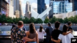 Watu wahudhuria maadhimisho ya kumbukumbu ya shambulizi la kigaidi la Septemba 11, huko New York.