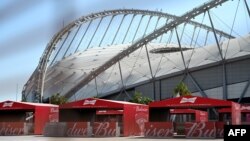 Kiosci predodređeni za prodaju piva na Međunarodnom stadionu u gradu Dohi u Kataru (Foto: AFP/Mark Young)