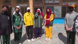 د امن نوبل انعام ګټونکي ملاله یوسفزۍ د سوات د جینکو لومړني کرکټ ټیم ته د لوبې ټول سامان استولی چې اوس به د ښې لوبې کوښښ کوي
