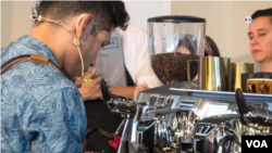 Actualmente, Carlos Medina está enfocado en seguir creciendo en la industria del café. 