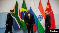 Rais wa Afrika Kusini Cyril Ramaphosa, Rais Xi Jinping wa China na Rais Vladimir Putin wa Russia wakiwa Johannesburg, Julai 26 2018.