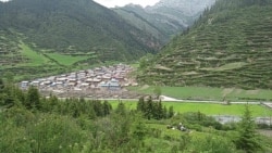 དགེ་འདུན་པ་དཀོན་མཆོག་གྲགས་པ་གསལ་བཤད་ཅི་ཡང་མེད་པར་ཉེན་རྟོག་པས་འཛིན་བཟུང་བྱས་འདུག