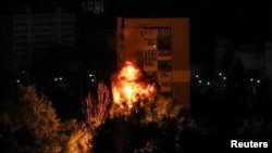 Киев соопшти дека соборил 20 беспилотни летала насочени кон главниот град, но урнатините кои паднале повредиле две лица