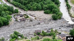 Picha ya angani ikionyesha maporomoka ya ardhi kutokana na mvua kubwa nchini Switzerland.