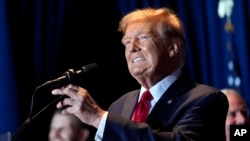 Kandidat presiden dari Partai Republik mantan Presiden Donald Trump berbicara di pesta malam pemilihan pendahuluan di South Carolina State Fairgrounds di Columbia, S.C., Sabtu, 24 Februari 2024. (Foto: Andrew Harnik/AP Photo)