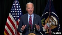 President Biden duke folur në Masaçusets (24 nëntor 2023 / Reuters)