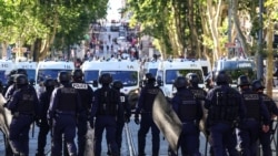 ཕ་རནསི་ནང་གི་དུས་ཟིང་གི་རྐྱེན་པས་སྲིད་འཛིན་མེཀ་རོན་གྱིས་ཕྱོགས་བསྐྱོད་ཕྱིར་འཐེན་བྱས།