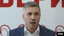 Predsednik pokreta "Dveri" Boško Obradović na konferenciji za medije (izvor: Milica Vučković, Fonet)