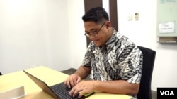 Yoes Kenawas, a research fellow at Atma Jaya Catholic University, says Indonesia's President Joko Widodo is undermining the country's democracy. (Dave Grunebaum/VOA)