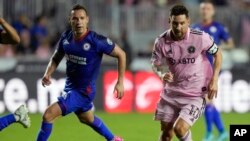 Lionel Mesi na utakmici protiv Kruz Azula (Foto: Lynne Sladky)