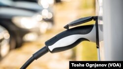 Токму немањето субвенции, но и недоволната инфраструктура се дел од причините поради кои македонските граѓани сè уште тешко се одлучуваат да набават електричен автомобил