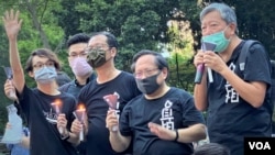 前支联会主席李卓人（右一）及副主席何俊仁（右二）被控《港区国安法》下“煽动颠覆国家政权罪”，两人分别被还柙超过两年半及一年半，预料今年11月初之前无法正式开审。 （美国之音/汤惠芸）