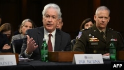 Direktor CIA-e William Burns (lijevo) tokom svjedočenja pred senatskim Odborom za obavještajna pitanja u Washingtonu, 8. marta 2023.