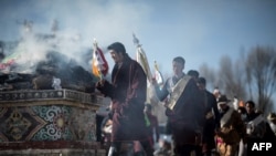 ལོ་སར་རྟེན་འབྲེལ་བྱེད་སྒོ། 