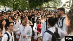 Studentët e mjekësisë në protestë
