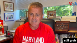 Вообичаено, фокусот е на американскиот фудбал и кошарката, но јас успеав да го наметнам и овој спорт да биде еден од најпрестижните на Универзитетот, вели Ќировски за Глас на Америка. 