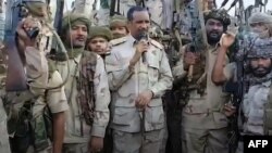 Picha ya iliyochukuliwa kutoka katika mtandao wa X ikimuonyesha kamanda RSP Mohamed Hamdan Daglo akiwahutubia wapiganaji wa RSF katika eneo lisilojulikana.
Picha na Vikosi vya RSF/ AFP
