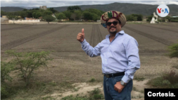 Benjamín Rausseo es un humorista, abogado y empresario venezolano que en 2006 se enfrentó al ex presidente Hugo Chávez en las elecciones presidenciales. 