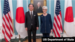 美國常務副國務卿溫迪·謝爾曼(Wendy Sherman)2023年2月14日在華盛頓會見日本副外相森武雄。 （照片來自謝爾曼的推特賬號。）
