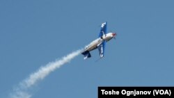 Присутните на митингот можеа да видат вешти акробации што ги изведоа домашни и странски професионалци и шампиони во акробатско летање