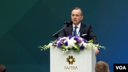 ཐེ་ཝན་དུ་བཅའ་སྡོད་ཨ་རིའི་ཚོང་དོན་ལྷན་ཁང་གི་གཙོ་འཛིན་རུ་པར་ཊ་ཧེ་མོན་ཌ་ཆེམ་བྷར་སི་