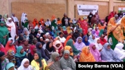 Kungiyoyin mata sun yi zaman dirshan a harabar ofishin CEDEAO 