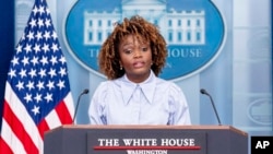 Прессекретарка Білого дому Карін Жан-П’єр повідомила, що наразі немає жодних ознак того, що Росія готується застосувати ядерну зброю в Україні. Фото: AP/Andrew Harnik