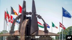 Колишній генеральний секретар НАТО Єнс Столтенберг шкодує, що Альянс не дав Україні більше зброї ще до вторгнення.