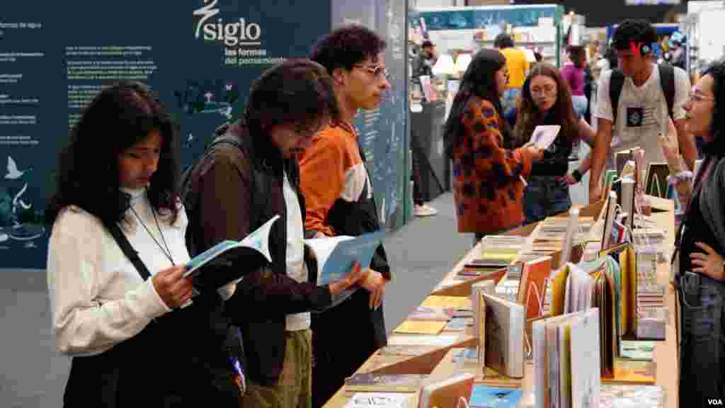 En literatura sobresalen los nombres de las españolas Irene Vallejo y Rosa Montero; el argentino Eduardo Sacheri; la surcoreana Cho Nam-joo; la portuguesa Lídia Jorge; y el también español Santiago Posteguillo, en Literatura.&nbsp;