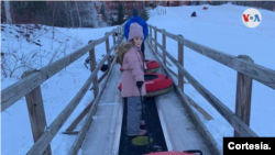 Iryna y su hija de 9 años se adaptan a la nueva vida en Nueva York, a un año del inicio de la guerra en Ucrania. [Foto: Cortesía de la entrevistada]