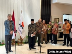 Dubes AS untuk Indonesia Sung Yong Kim (kiri) di Jakarta, Rabu (15/2). (Foto: VOA/Ghita)