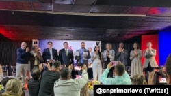 Nueve de los trece candidatos participaron en el acto de la firma, los otros cuatro a través de un video testimonial. 