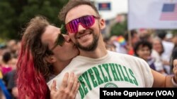 Имаше околу 1.500 до 2.000 учесници, од кои повеќето беа млади луѓе