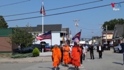 បាតុករ​ជាង​១០០​នាក់​ប្រឆាំង​ដំណើរការ​បោះឆ្នោត​និង​ការផ្ទេរ​អំណាច​នៅ​កម្ពុជា