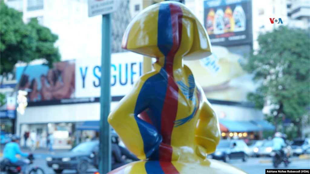 "Meninas Caracas Galery" es una exhibición de arte urbano, ideada por el artista plástico venezolano, Antonio Azzato, quien replica en la capital venezolana lo que hizo en 2016 en Madrid: sacar del lienzo y convertir en esculturas a la infanta Margarita y a las damas que le acompañan, en la obra maestra del pintor español Diego Velásquez.