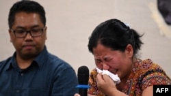 ពលរដ្ឋ​មីយ៉ាន់ម៉ា​ម្នាក់​ស្រែកយំ​ក្នុង​អំឡុងពេល​នៃ​សន្និសីទ​កាសែត​បន្ទាប់​ពី​ដាក់​ពាក្យ​បណ្ដឹង​នៅ​ទីក្រុង​ម៉ានីល កាល​ពី​ថ្ងៃទី ២៥ ខែតុលា ឆ្នាំ២០២៣។ 