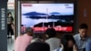 FILE: Penayangan laporan berita tentang peluncuran roket luar angkasa Korea Utara di stasiun kereta api di Seoul, Korea Selatan, 24 Agustus 2023. (REUTERS/Kim Hong-Ji)