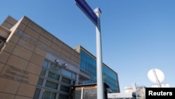 Граѓаните на САД треба да се советуваат да избегнуваат големи собири во следните 48 часа, објави амбасадата на својата веб-страница