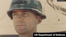 랠프 퍼켓 주니어 미 육군 대령.