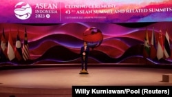 Rais wa Indonesian Joko Widodo akitoa hotuba yake ya kufunga tafrija ya kumalizika mkutano wa viongozi wa jumuiya ya ASEAN wa 43 huko Jakarta, Indonesia, Septemba 7, 2023. REUTERS/Willy Kurniawan/Pool