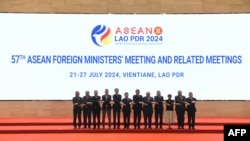 လာအိုနိုင်ငံမှာကျင်းပတဲ့ ၅၇ကြိမ်မြောက် အာဆီယံနိုင်ငံခြားရေးဝန်ကြီးများအစည်းအဝေးကို တက်ရောက်လာတဲ့ အာဆီယံနိုင်ငံခြားရေးဝန်ကြီးများနဲ့ မြန်မာအမြဲတမ်းအတွင်းဝန် ဦးအောင်ကျော်မိုး (ဝဲ-အစွန်) (ဇူလိုင် ၂၅၊ ၂၀၂၄)