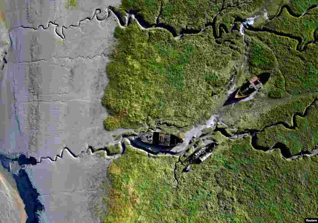 26 Eylül 2023 - İngiltere'de Wyre Nehri'nde terk edilen gemiler, nehrin sularının çekilmesiyle beraber bir kez daha gün yüzüne çıktı.