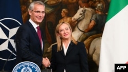 ཨི་ཊ་ལིའི་གཡས་ཤོག་གི་ལྟ་བ་འཛིན་པའི་སྲིད་བློན་མེ་ལོ་ཎི་