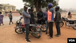 Moto-taxistas em Malanje