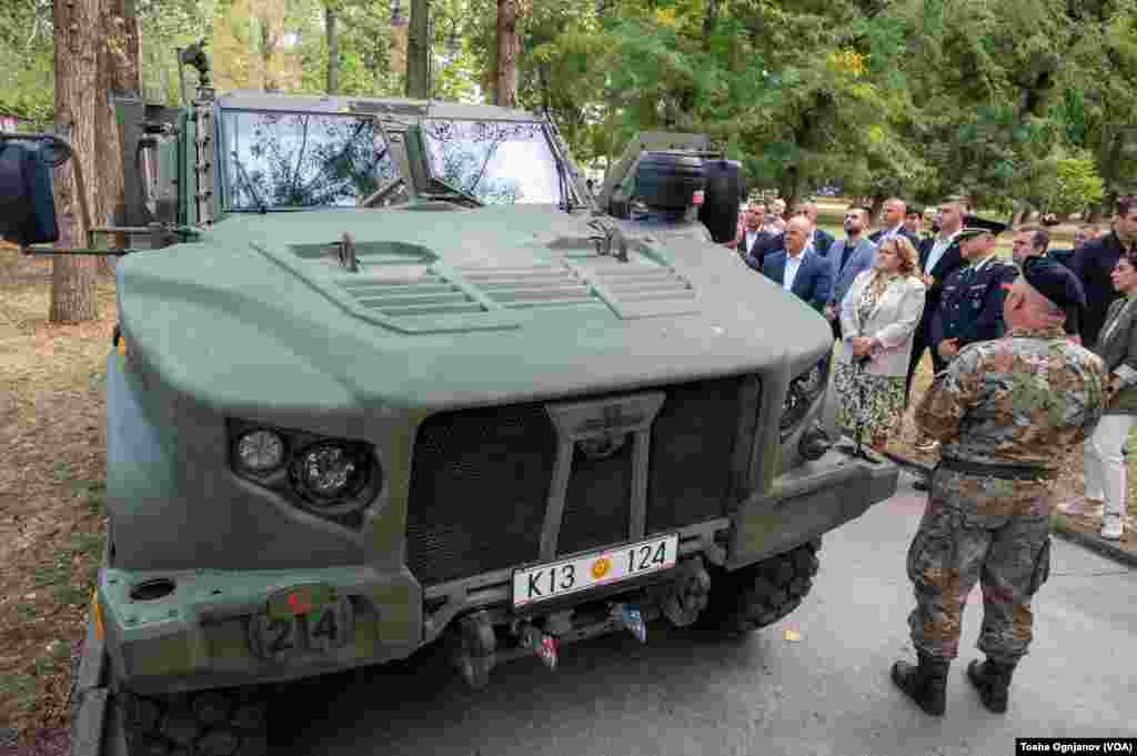 Денот на независноста одбележан со показни вежби и изложба на полициска и воена опрема во Градскиот парк