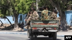 Wanajeshi wa Somalia wakiwa katika gari la kijeshi huko Mogadishu Machi 15, 2024. Picha na Hassan Ali ELMI / AFP. 