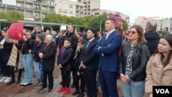 Premijer Dritan Abazović i ministar unutrašnjih poslova Filip Adžić na protestu u Podgorici (Foto: VOA, Jovo Radulović)
